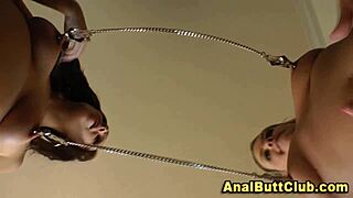 Seksi fetissi-nartut TUG kovaa villissä bondage-persehuijauksessa, katso tämä hullu ajo!