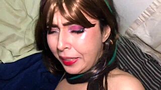 נערה עם עיניים כחולות שולטת בדיפת'רואט וקרימפיי על זין גדול