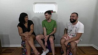 Fode Cast posádka robí DP na Nicoly Mattos, vystriekajú dovnútra až pena