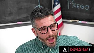 Nicole Aria, alumna caliente, follada por profe... ¡joder!