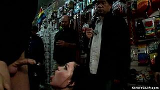 Slet vastgebonden en mishandeld in openbare winkel voor iedereen om te zien! Publieke vernedering op zijn best!