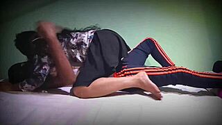 Ooit Zo'n Heet 18 Meisje Haar Vriendin Droog Zuigen Gezien?