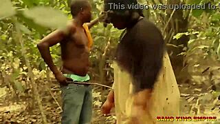 该死，那个约鲁巴妓女被公交司机猛插！