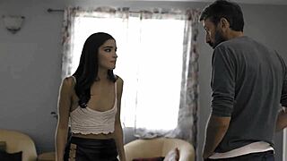 No puedo creer que mi hijastra sea una zorrita sucia 18+ con tetitas pequeñas 18+