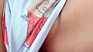 Fiica vitregă curioasă mă lasă să o ating când casa e goală