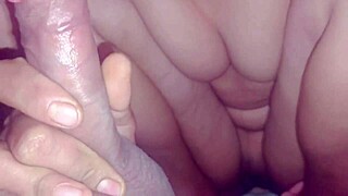 Vesnická Bebe Diya tvrdě prcaná přítelem s intenzivním cucáním ptáka na ranči