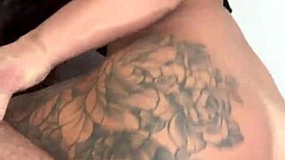 ねえ、美人、ハイヒールでかがんで今夜ハードアナルパウンディングしたい？