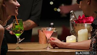 Hotwife cantik Malena, dihitamkan dan dibengkokkan, terima penetration berganda dari dua BBC tebal. Dia suka setiap saat!