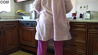 Tvegano domači seks z mojo pohotno drobnico 18+ pastorko v bližnjem posnetku