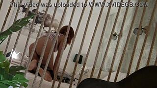 חמה קטנה 18+ ג'ינג'ית מתפשטת למשחק זין רפוי