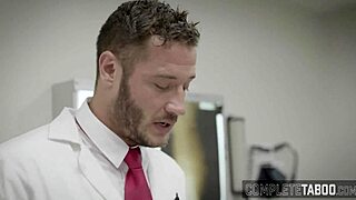 टीन फेटिश डॉक्टर को वाइल्ड सेशन में स्लैम करता है! 😜