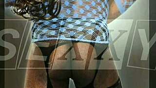 Erittäin seksikäs ladyboy poseeraa kuumassa alusvaatekuvauksessa