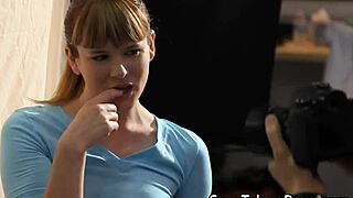 Cewek Berambut Merah Memeknya Dientot Keras di Kamar Mandi Panas