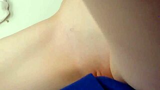 Lp tisztviselő vonszolja a tini 18+ boltost a hátsó szobába intenzív kihallgatásra