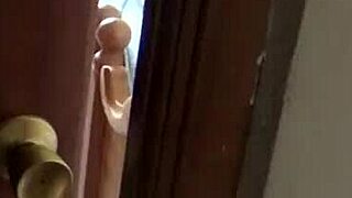 Zvrácená milf touží po intenzivním anále s nadrženým klientem