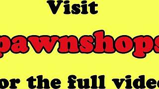 Fleksibilna amaterka v zastavljalnici sesa kurca, moraš videti to!