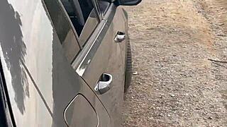 Miss Alessandra tak roznietená, že buchá Jesus Reyes na otvorenom poli cez deň