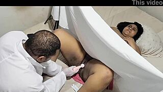 秘密的妇科医生骗胖患者进入卧室行动