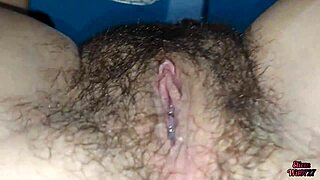 Madrastra grávida indiana desi leva dedada na buceta pela primeira vez