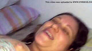 Kadın evde kocayı bırakıp sevgilisiyle aşk macerasını onun için filme çekiyor