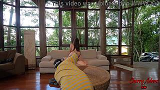 Troia Mostra e Scopa con Cazzo Mostro Davanti al Fotografo