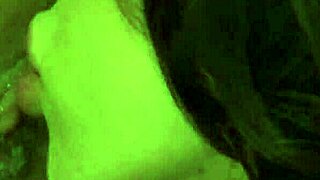 Lamer coño arranca la fiesta para estas dos lesbianas calientes