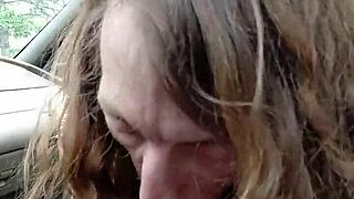 Salaa aamuinen suihinotto kaverille autossa