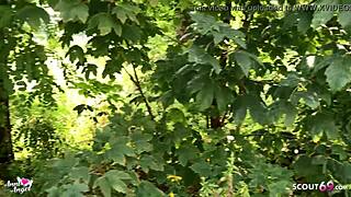 Echte parkeerplaats seks met vreemde - Duitse tiener 18+ Anni Angel neukt buiten