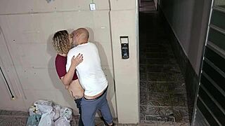 معلمة تغري طالب خلف المدرسة لعمل هينتاي بري الآن!