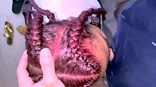 فيديو منزلي لنيمفو مؤخرة كبيرة تتوسل للإنهاء في فمها بعد دوجيستايل جامح