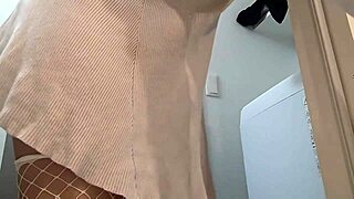 청소하다 너무 흥분해서 자위 시작!