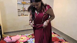 Zabardast chudai in rode saree met non-stop kussen en vingeren