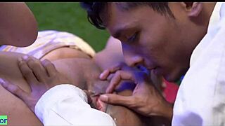 Băiat de 18 ani se fut cu doamna frumoasă în acțiune erotică fierbinte!