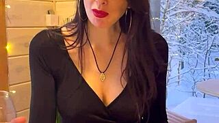 Ich bin eine heiße Ehefrau, die ihren Mann bei einem Restaurant-Date betrügt.