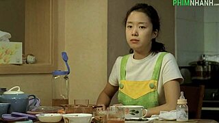 韩国美女在亲密 POV 动作中挑逗