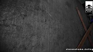 Geil kurvák veszik be a kemény farkat a szájukba a hotelben