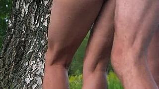 Verejné análne šukanie s dokonalým telom 18+ šľapkou vonku.