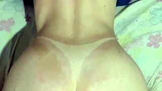 novinha saiu do bronze e dá a buceta