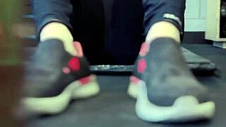 treinando na academia, fiquei molhada e escorreu em publico, e ai?