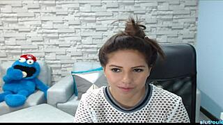 niley shows her huge natural tits on webcam