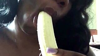 Dicksucking a banana here