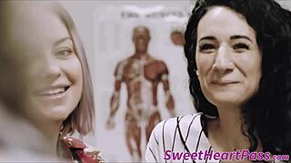 damn, arabelle raphael getting oralled before some intense fingering! 😜