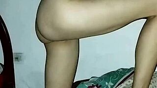 mi esposa siempre quiere que le dé verga en posiciones caseras. ella es milf sexy con piernas delgadas