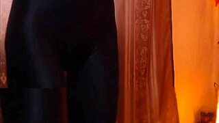 petite brunette webcam dancer