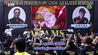 i love watching those pretty indonesian singers dance wildly on stage