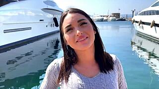 Sarah 21 Ans Hôtesse À Saint Tropez!