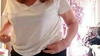 dude, she rubs lotion on her sexy skin