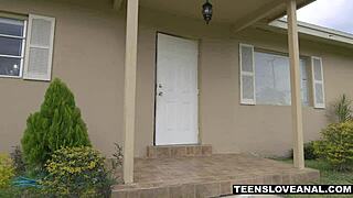 Teen Jamie Marleigh Uses Anal Plug