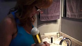 Deauxma demonstrates shampoo and blowjob technique