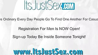 starri knight reaches orgasm fingering her shaved pussy solo